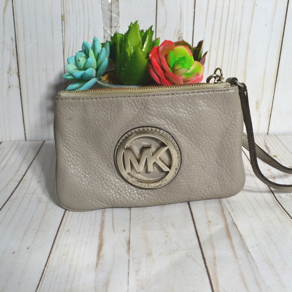 Michael Kors Fulton Leather Pebble Wristlet - Picture 1 of 3